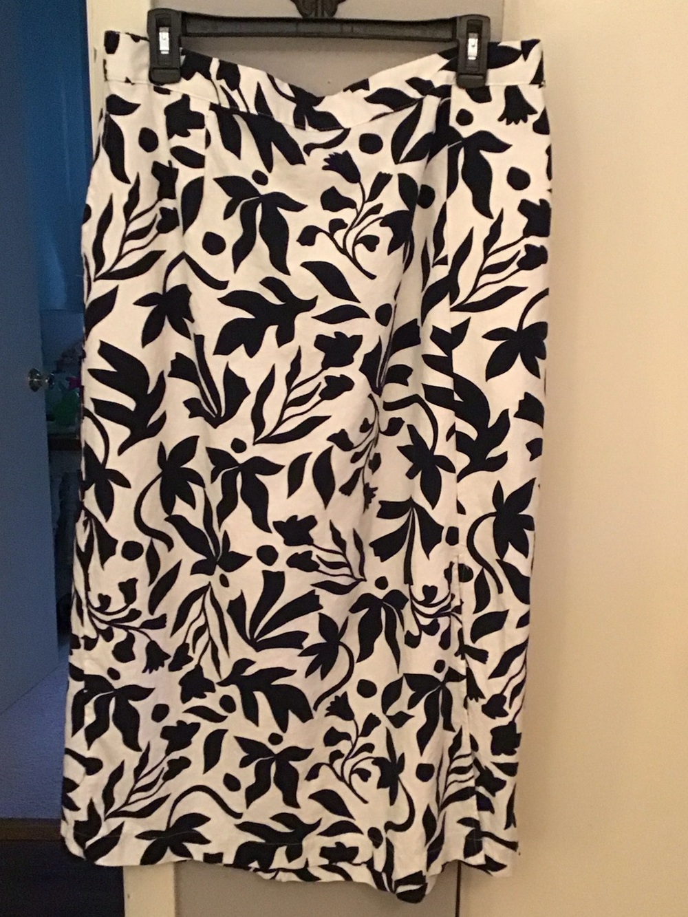 Time and Tru Black and White Floral Midi Skirt